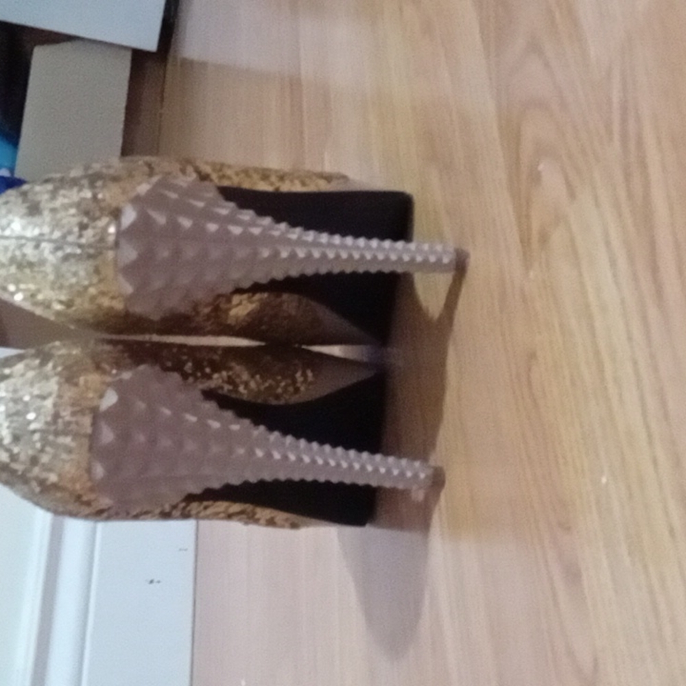 High heels - Picture 2 of 2
